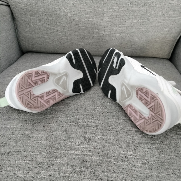 Nike Legend Essential Women's Sneaker Shoe Limited Edition White - Picture 7 of 7